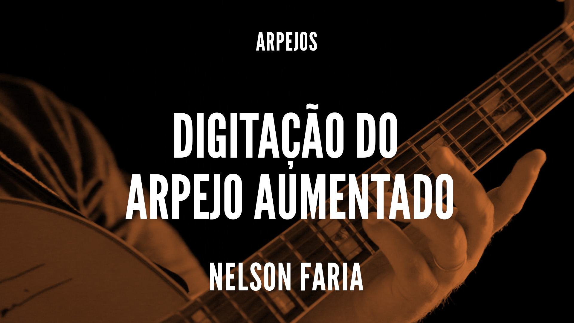 Nelson Faria segura sua guitarra condor com o título "digitação do arpejo aumentado"